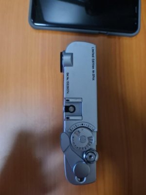 zeiss_ikon_zm_body_limited_edition_2.jpg