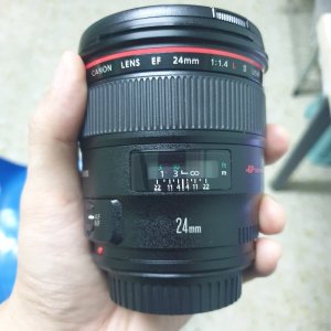 Canon 24mm F1.4 Mark 2 $800 (1).jpg