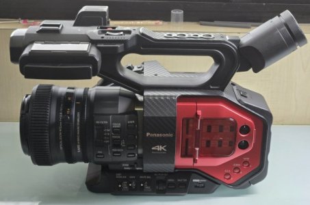 Panasonic DVX200 (1).jpg