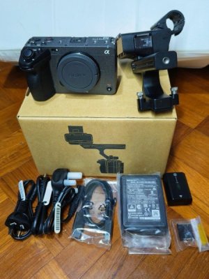 sony_fx3_cinema_line_camera_1728568727_89547d68_progressive.jpg