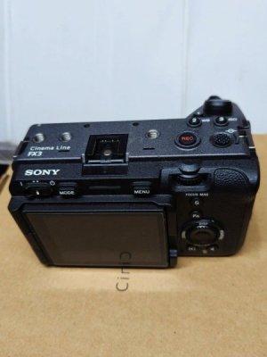 sony_fx3_cinema_line_camera_1728568727_c121076a_progressive.jpg