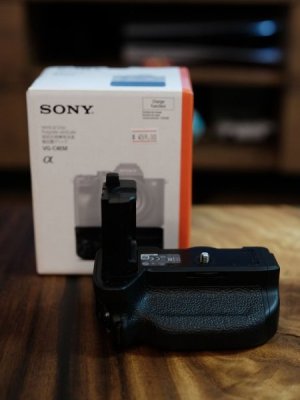 sony_vgc4em_vertical_hand_grip_1733400367_2c75ca32_progressive.jpeg