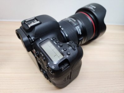 Canon 6D Mark II.jpg (Top LCD).jpg