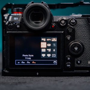 panasonic_lumix_s1_with_vlog_u_1735042881_888cd301_progressive.jpg