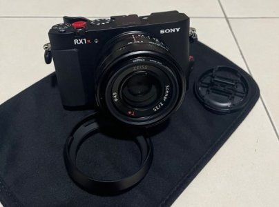 RX1riiiC.jpg