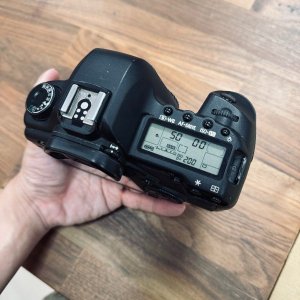 canon_eos_5d_mark_ii_dslr_came_1757758884_aaec4319_progressive.jpg