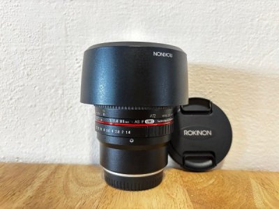 rokinon_85mm_f14_x_mount_1766289239_4d2bbc65_progressive.jpg