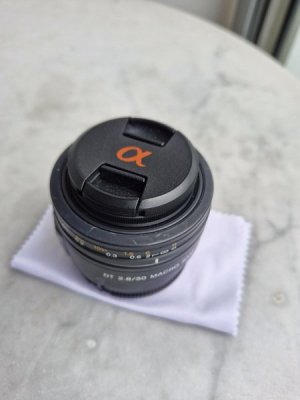 Sony DT 30mm f2.8 Macro SAM Lens_3.jpg