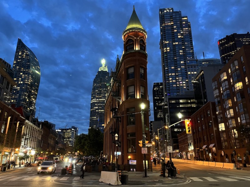 iPhone-13-blue-hour-800x600.jpg