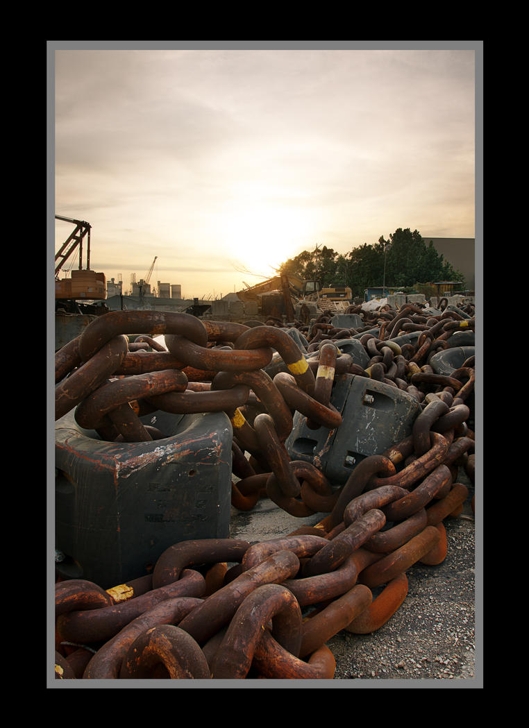 titan_chains_by_draken413o-d3f91pk.jpg