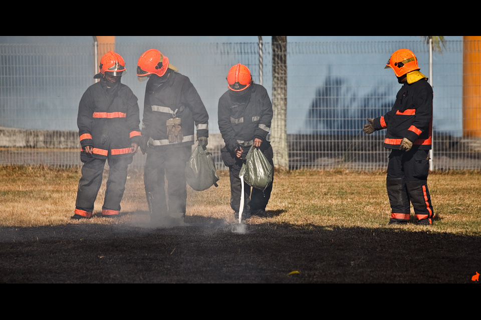 Puttin_out_da_fire_by_Draken413o.jpg