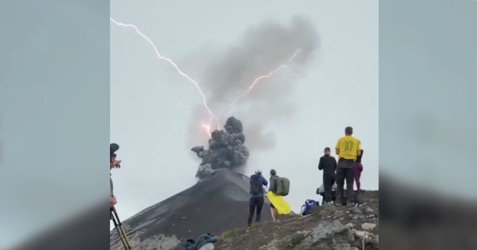 volcanic lightning
