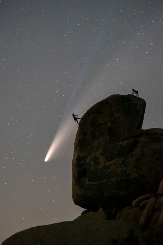 headstone-rock-joshua-tree-national-park-comet-neowise-chris-olivas-535x800.jpg