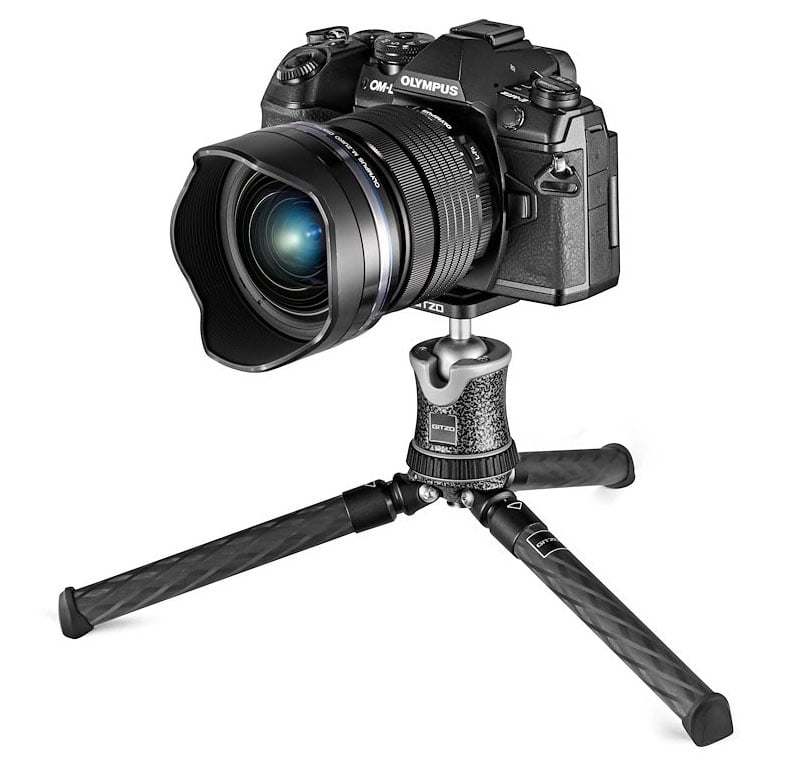 holdingmirrorless.jpg