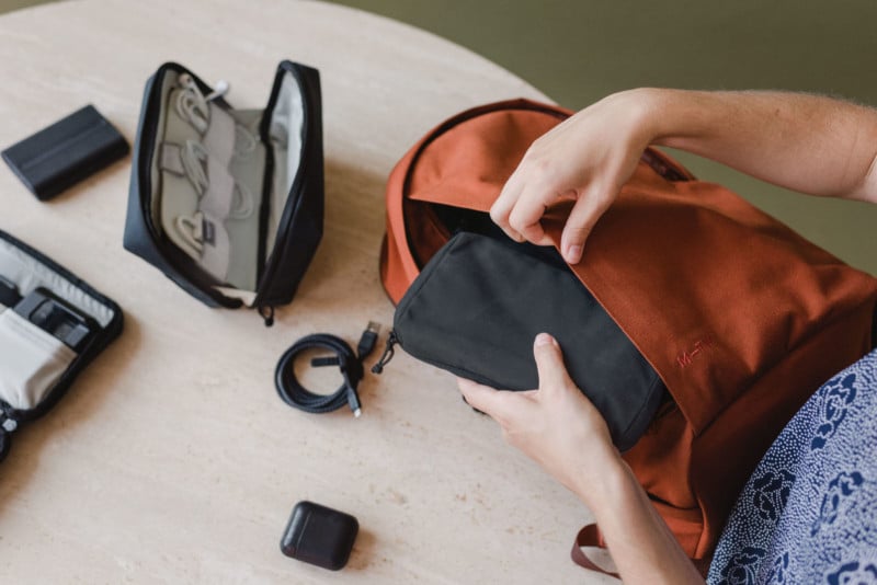 Moment-MTW-mini-tech-organizer-188-800x534.jpg
