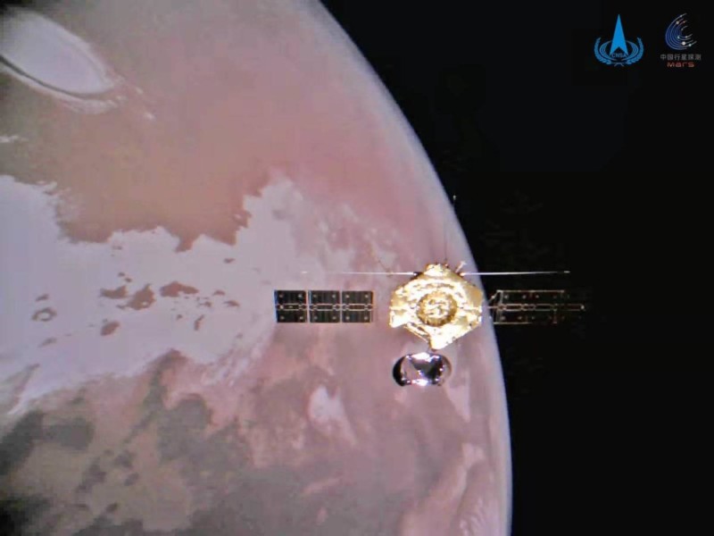 Tianwen-1 over mars