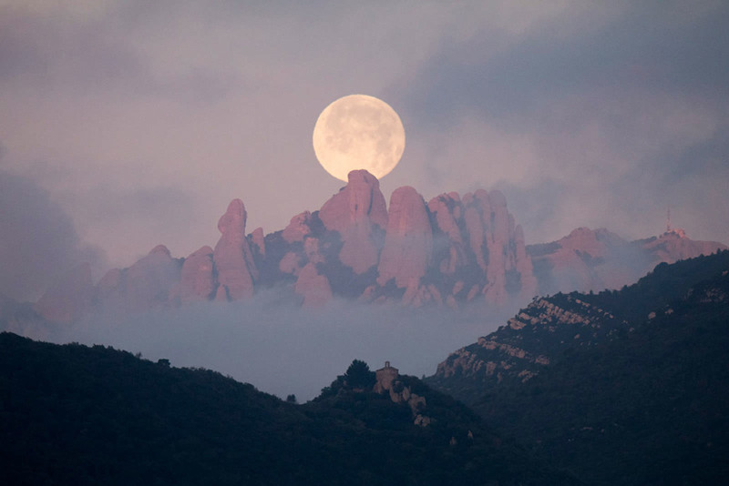 monserrat-spain-moon-miquel-800x534.jpg