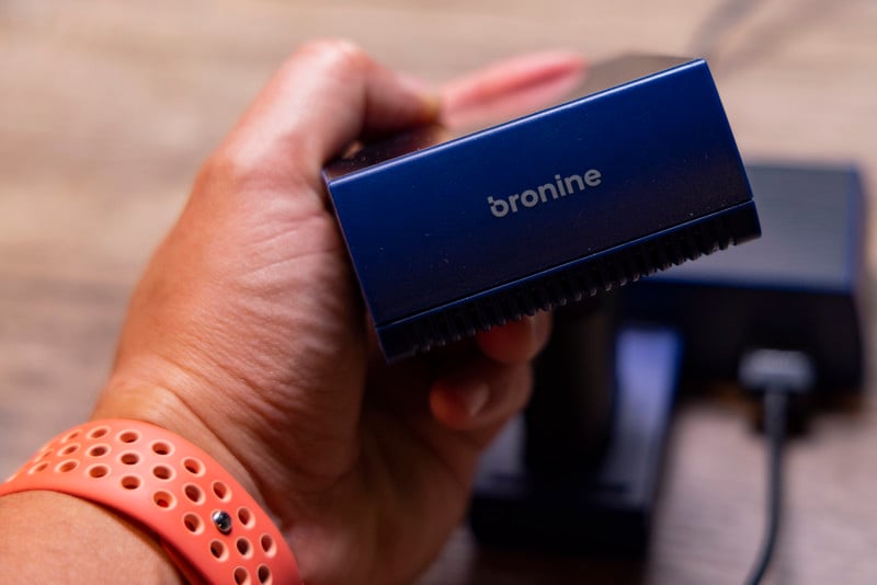 broine volkit side logo