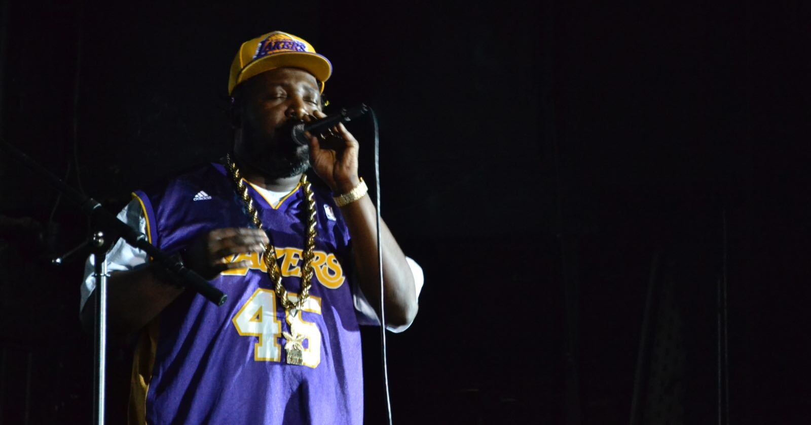afroman https://commons.wikimedia.org/wiki/File:Afroman_@_Gainesville_2011_%281%29.jpg#/media/File:Afroman_@_Gainesville_2011_(1).jpg