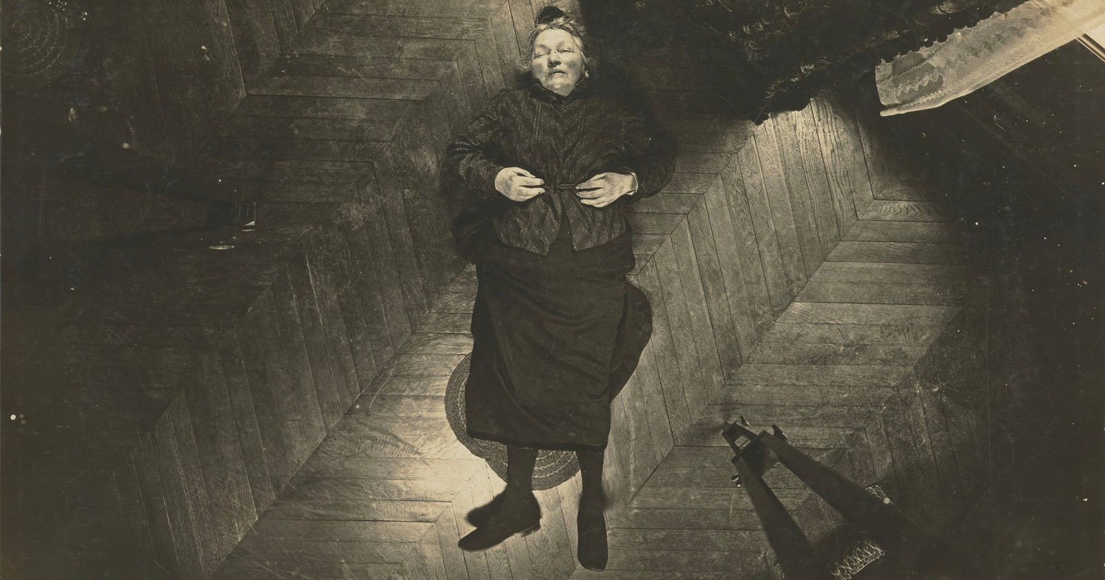Early crime scene photographs