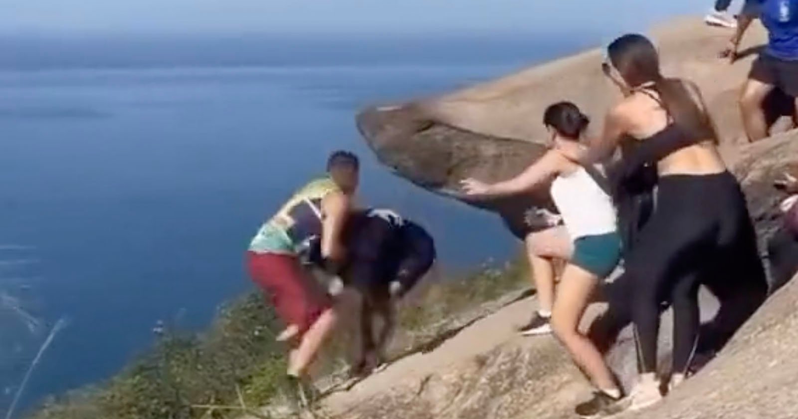Fight at selfie spot