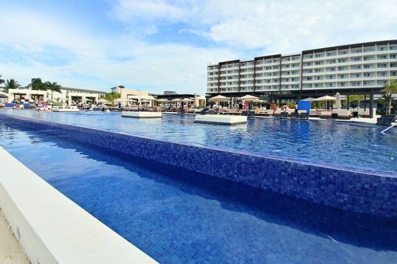 Cell-phone-scouting-pool-800x533.jpg