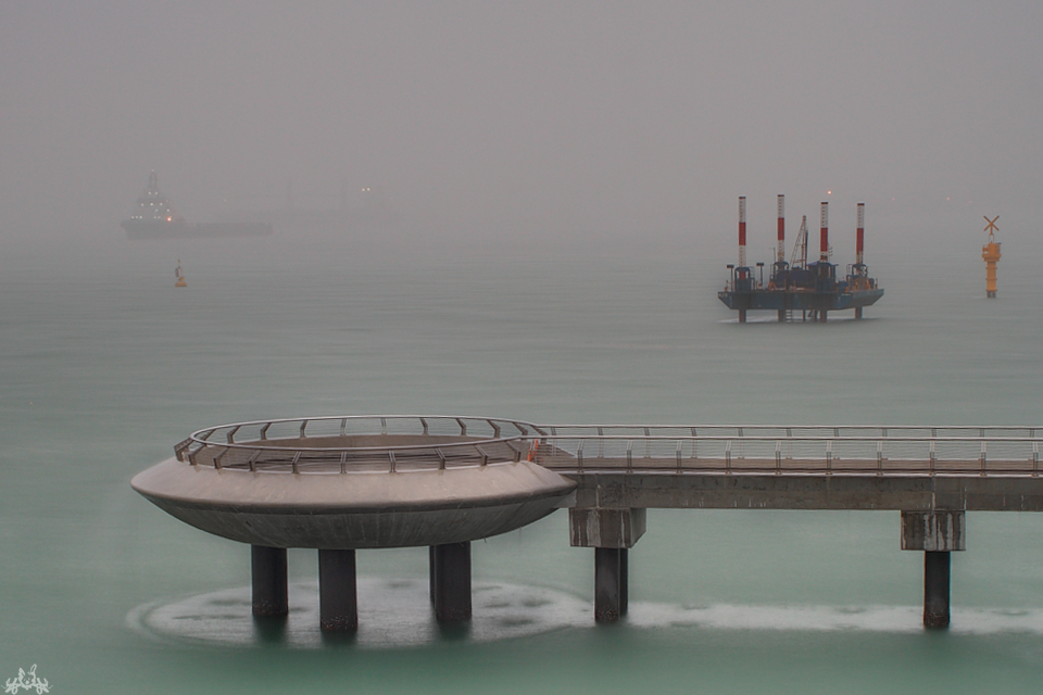 Barrage_mist_by_Draken413o.jpg