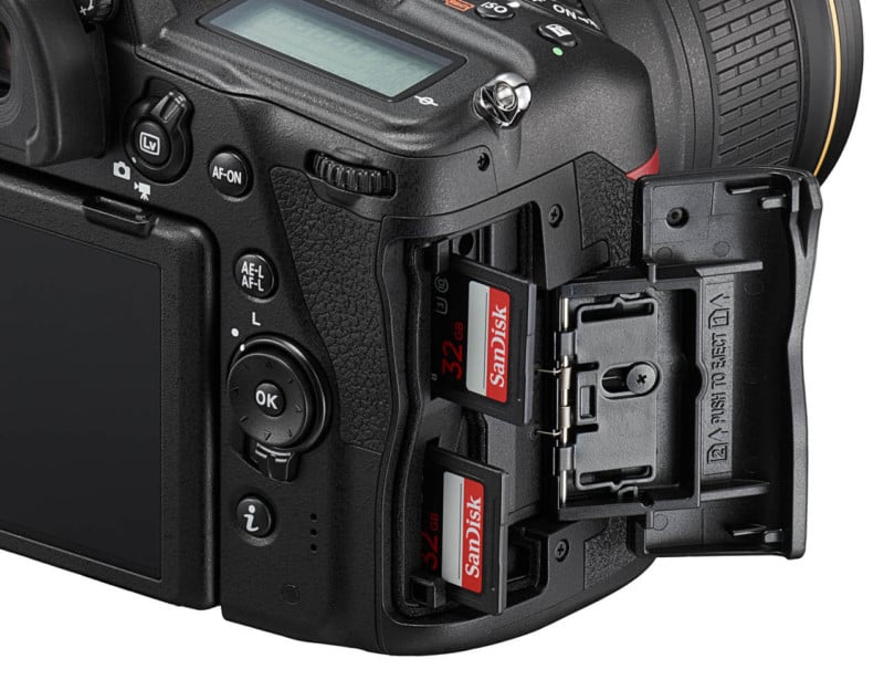D780_24_120_4_double_slot_with-2-SD-cards-800x615.jpg