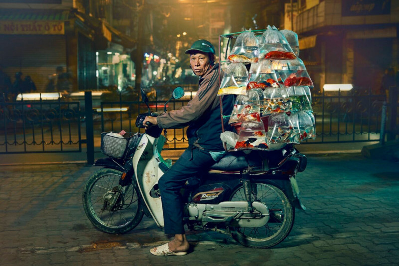 Hanoi_fish-man_-copyright-Jon-Enoch--800x534.jpg