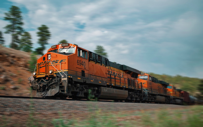 Canon 1D photo of a train