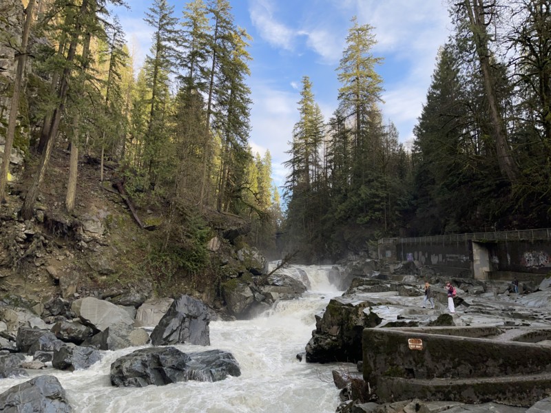 riverjpg-800x600.jpg