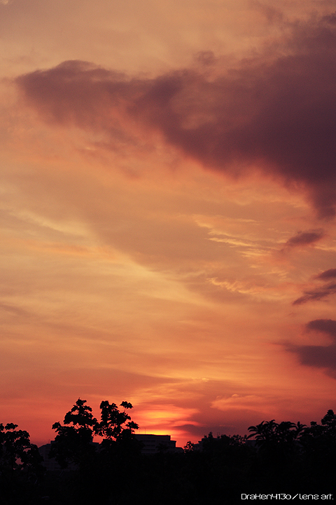 Hougang_Sunset_by_Draken413o.jpg