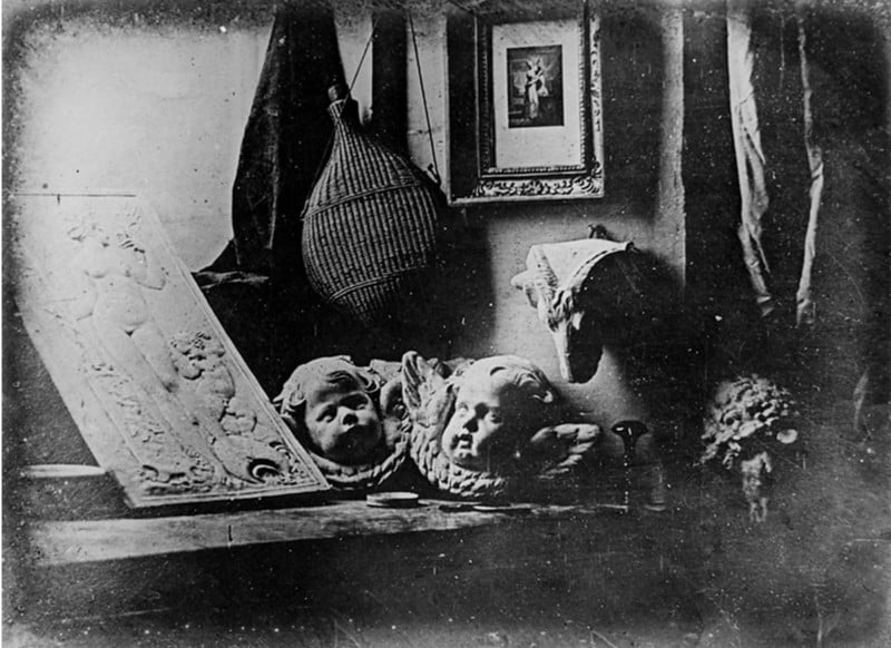 2560px-Daguerreotype_Daguerre_Atelier_1837-800x582.jpg