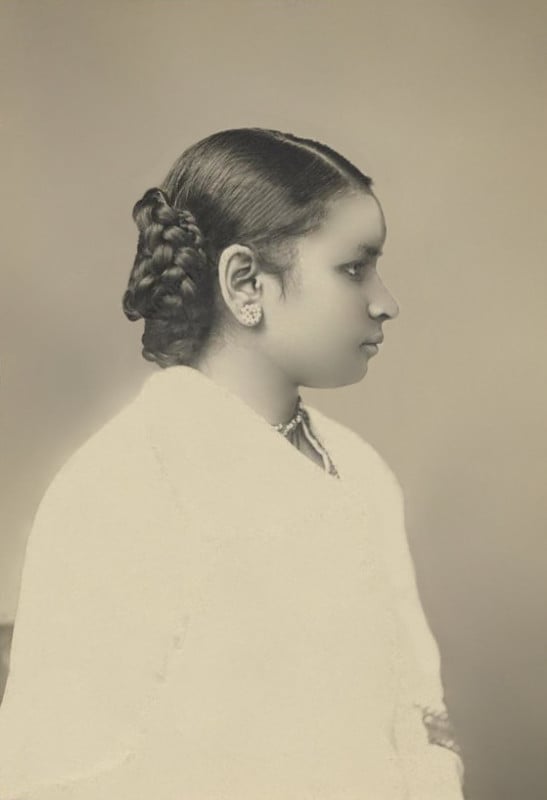 first-women-in-medicine-petapixel-3-547x800.jpg