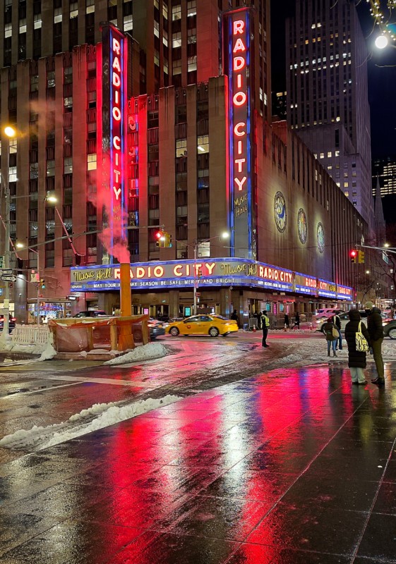 03_Radio-City-Music-Hall_Snow-561x800.jpg