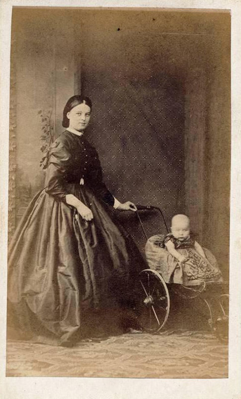 Torquay-mum-and-baby-1880-485x800.jpg