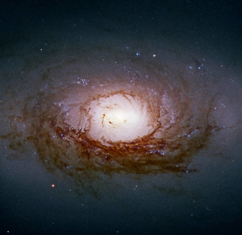 ngc3626_wfc3_6crop_final-2-800x777.jpg