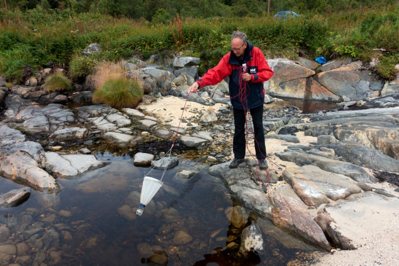 Jan van IJken using his plankton net