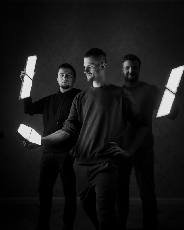 Aptolux_team_holding_lights_1-640x800.jpeg