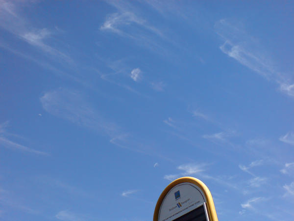 Waiting_for_bus_by_eselite.jpg