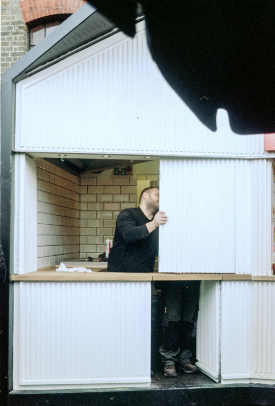 KQEiFge-542x800.jpg