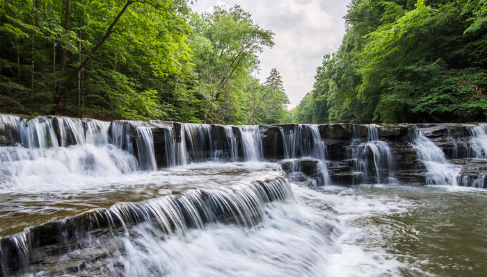 Helpful Tips for Choosing Whether to Edit a Landscape Image in Black and White or Color