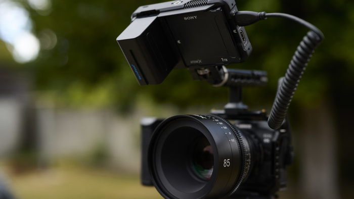 3 Reasons To Use An External Monitor When Shooting Video