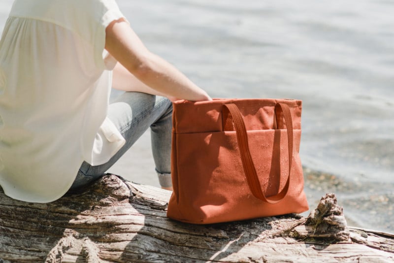 Moment-MTW-tote-005-800x534.jpg