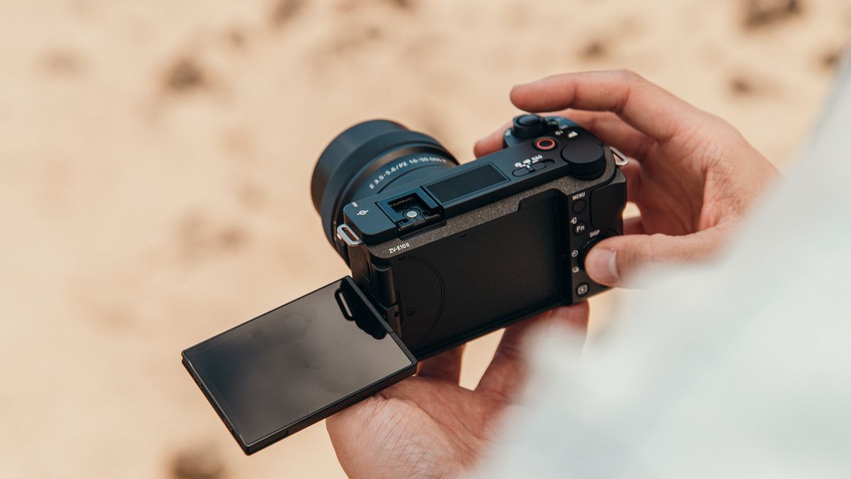 www.digitalcameraworld.com
