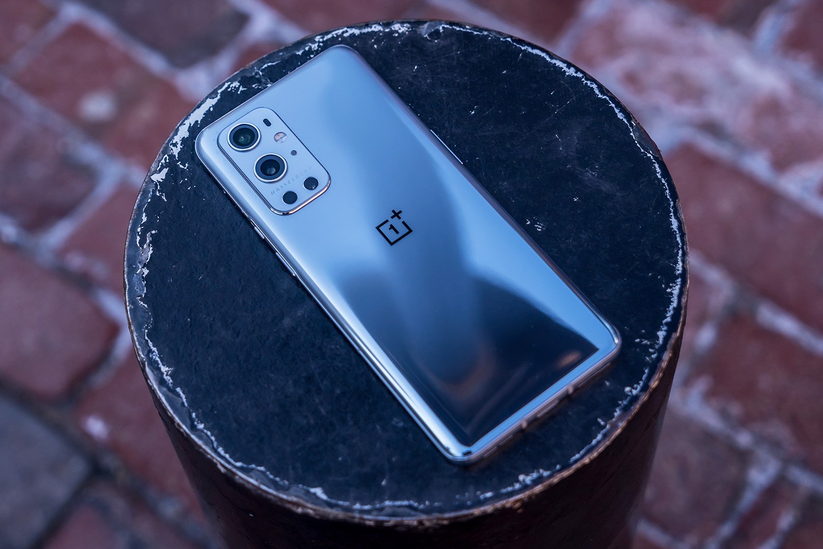 OnePlus-9-Pro-lay-flat.jpg