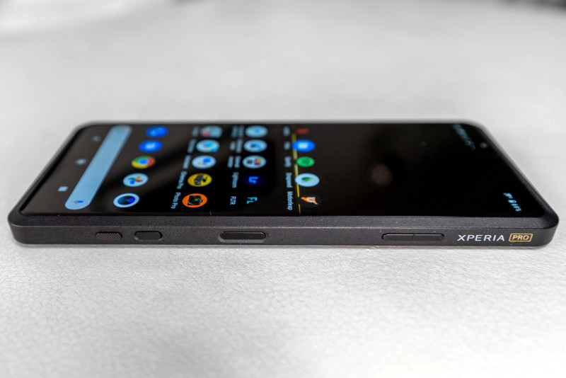 Sony-Xperia-Pro-buttons-800x534.jpg