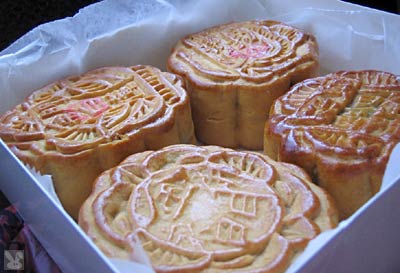 daily_sep10_05_mooncakes.jpg