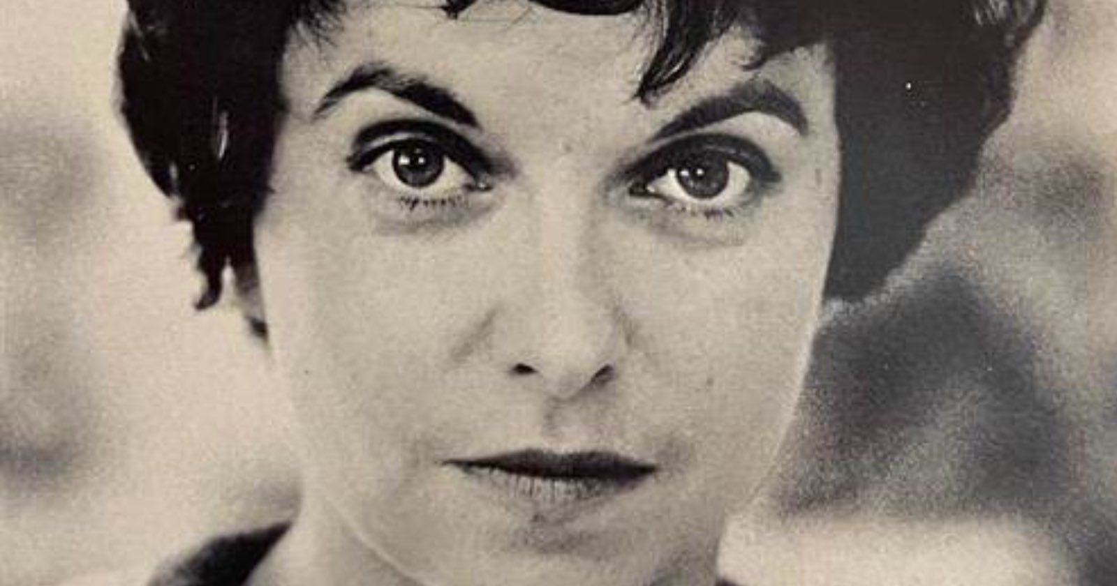 Acclaimed nature photographer Patricia Caulfield, who successfully sued Andy Warhol over his use of her photo of flowers, has died at the age of 91.