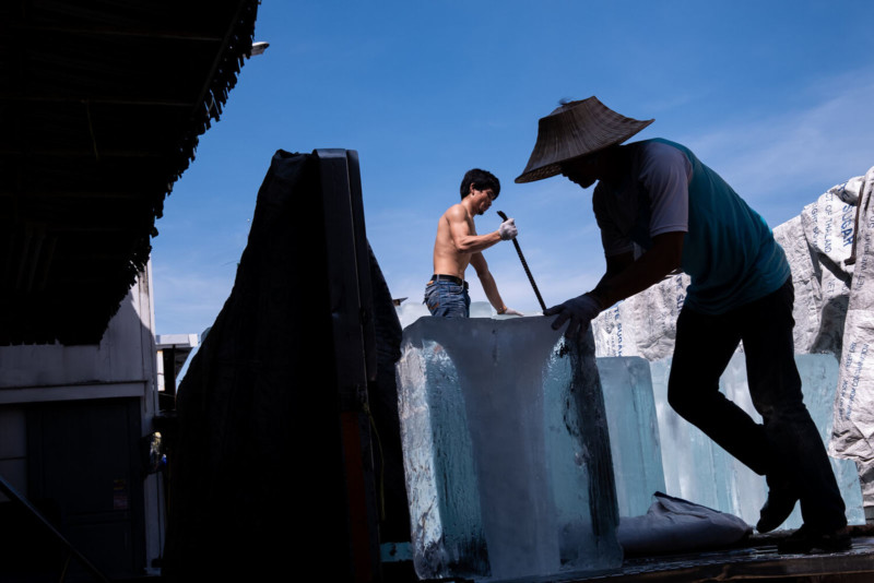 Bangkok-Street-Ice-Pullers-1-800x534.jpg